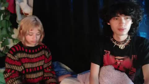Snapshot of mixipeach chatting on 05-23-26, 08:18 Naomi and Nekorii online show from 05-23-26, 08:18