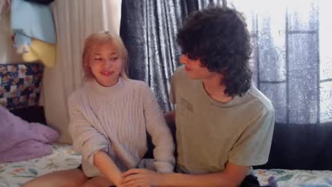 Snapshot of mixipeach chatting on 05-28-26, 09:23 Naomi and Nekorii online show from 05-28-26, 09:23