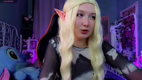 Snapshot of mizukinoyoru chatting on 02-14-25, 08:37 Mizuki online show from 02-14-25, 08:37