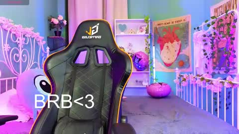 Snapshot of mizukinoyoru chatting on 02-22-25, 12:05 Mizuki online show from 02-22-25, 12:05