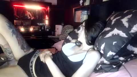 Snapshot of mizzbonez chatting on 06-12-26, 04:11 Mizz Bonez online show from 06-12-26, 04:11