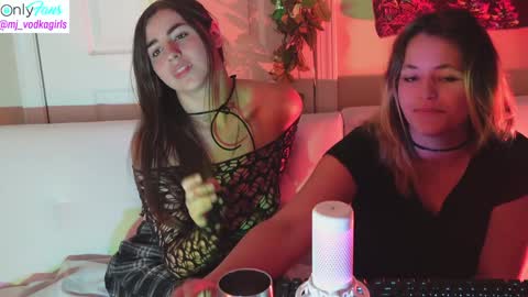 Hera  Tethra Bathtub stream  20k followers  Ask about our custom videos3 online show from 12-02-24, 05:59