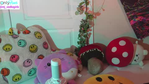 Hera  Tethra Bathtub stream  20k followers  Ask about our custom videos3 online show from 12-30-24, 07:11