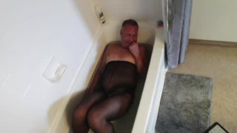 Snapshot of mjeffrey460699861 chatting on 06-28-26, 01:17 mjeffrey460699861 online show from 06-28-26, 01:17