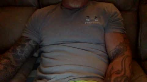 Snapshot of mjg175 chatting on 12-25-24, 01:09 SexyRed online show from 12-25-24, 01:09