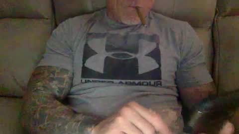 Snapshot of mjg175 chatting on 01-11-25, 06:01 SexyRed online show from 01-11-25, 06:01