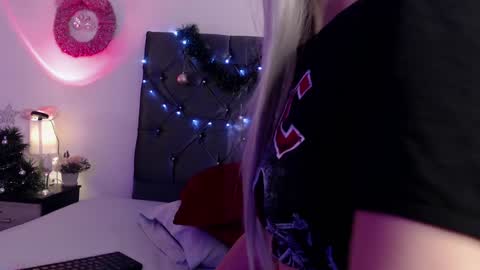 Snapshot of mkultra__ chatting on 12-21-24, 02:41 mkultra__ online show from 12-21-24, 02:41