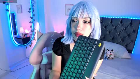 Snapshot of mkultra__ chatting on 01-11-25, 01:43 mkultra__ online show from 01-11-25, 01:43