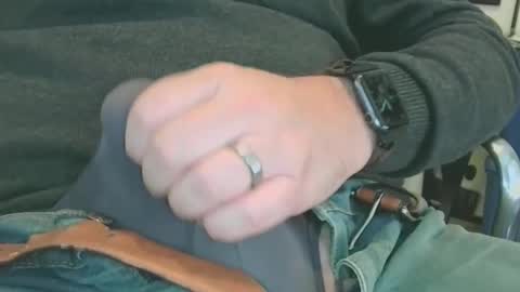 Snapshot of mmfan333 chatting on 10-31-25, 04:08 mmfan333 online show from 10-31-25, 04:08