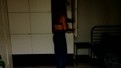 mmminnie online show from 12-17-25, 04:24