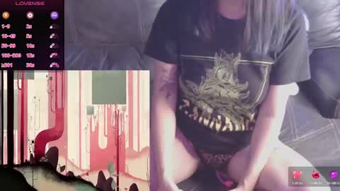 Snapshot of mmmmdarling chatting on 10-05-25, 11:35 minaDarling online show from 10-05-25, 11:35