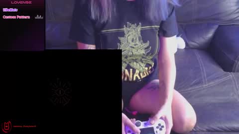 Snapshot of mmmmdarling chatting on 10-20-25, 05:19 minaDarling online show from 10-20-25, 05:19