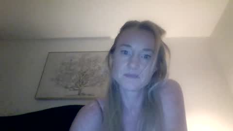 Snapshot of mockingbirds91 chatting on 06-15-26, 04:47 mockingbirds91 online show from 06-15-26, 04:47