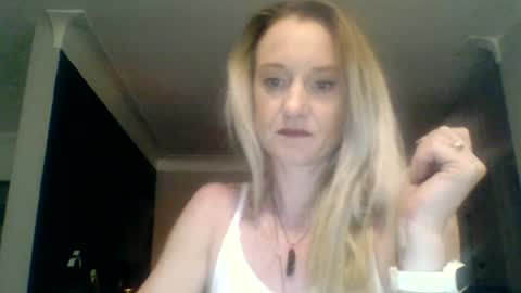 Snapshot of mockingbirds91 chatting on 06-17-26, 01:30 mockingbirds91 online show from 06-17-26, 01:30