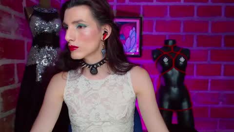 Snapshot of moira_hot chatting on 03-15-26, 09:32 moira_hot online show from 03-15-26, 09:32