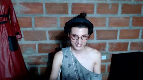 Snapshot of moira_hot chatting on 07-07-26, 11:20 moira_hot online show from 07-07-26, 11:20
