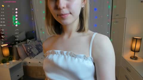 Snapshot of moirebroady chatting on 02-05-25, 01:04 Laura online show from 02-05-25, 01:04