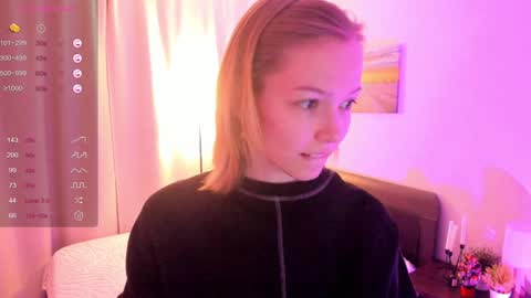 Snapshot of moirebroady chatting on 02-06-25, 08:23 Laura online show from 02-06-25, 08:23