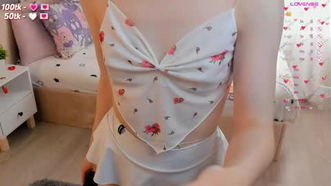Snapshot of moirebroady chatting on 02-14-25, 08:10 Laura online show from 02-14-25, 08:10