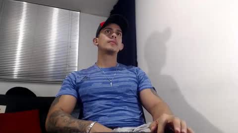 Snapshot of moises_paez chatting on 12-30-24, 01:37 Moises Paez online show from 12-30-24, 01:37