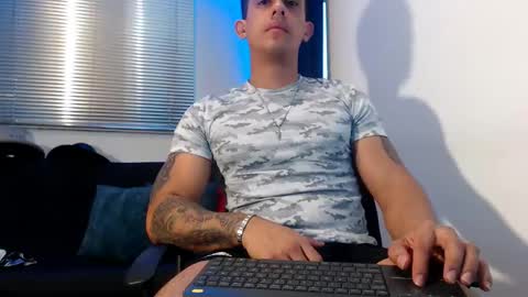 Snapshot of moises_paez chatting on 02-16-25, 10:21 Moises Paez online show from 02-16-25, 10:21