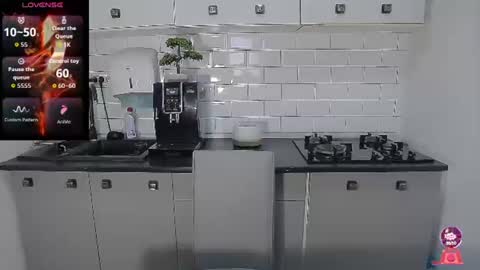 Snapshot of mojjo_erika chatting on 06-30-26, 07:42 erika online show from 06-30-26, 07:42