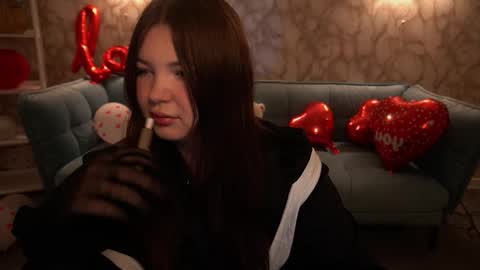 Snapshot of molinmoon chatting on 02-16-26, 08:27 Rosa online show from 02-16-26, 08:27