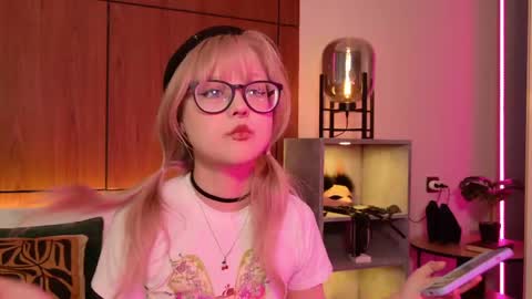 moliqin online show from 04-27-26, 07:17