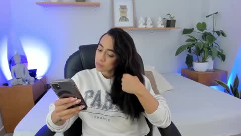 M o L l i E  online show from 02-24-25, 12:26