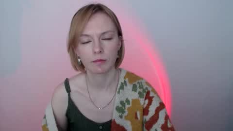 Snapshot of mollilove chatting on 05-16-26, 06:21 mollilove online show from 05-16-26, 06:21