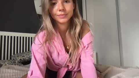 Snapshot of molly_bell chatting on 12-03-24, 02:16 Molly online show from 12-03-24, 02:16