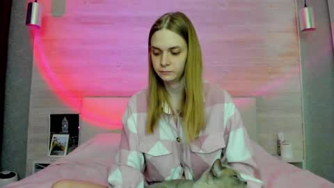 Molly Hunt online show from 04-10-26, 03:50