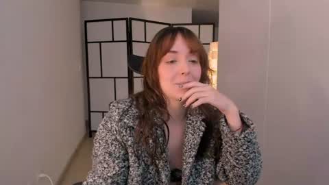 Snapshot of molly_marmalade_ chatting on 06-19-26, 02:21 MOLLY online show from 06-19-26, 02:21