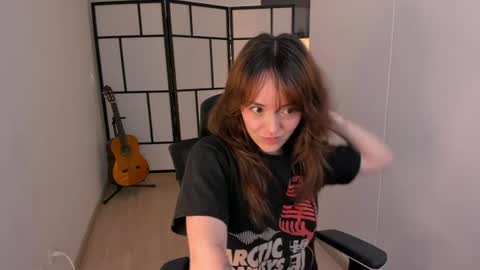 Snapshot of molly_marmalade_ chatting on 06-23-26, 05:33 MOLLY online show from 06-23-26, 05:33