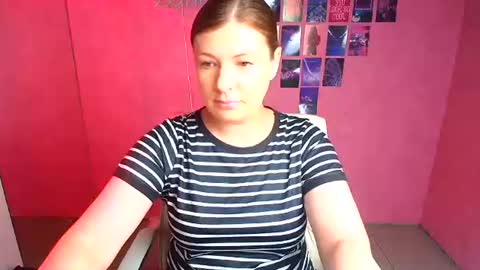 Snapshot of molly_mis chatting on 06-25-26, 11:15 Molly online show from 06-25-26, 11:15