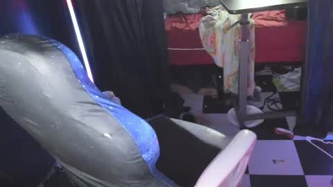 molly_moons online show from 04-15-26, 06:48