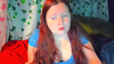Snapshot of molly_moons chatting on 06-09-26, 10:21 molly_moons online show from 06-09-26, 10:21