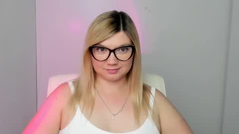 Molly online show from 09-12-25, 11:32