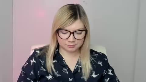 Molly online show from 10-12-25, 12:26