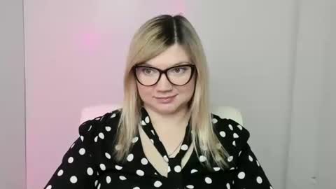 Molly online show from 10-15-25, 12:05