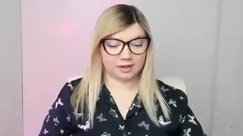 Molly online show from 10-17-25, 11:57