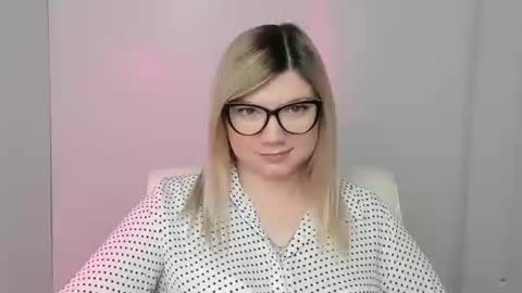 Molly online show from 10-19-25, 11:44