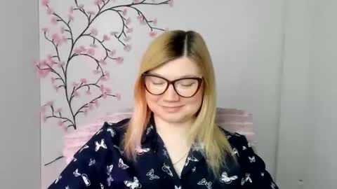 Molly online show from 03-24-26, 12:32