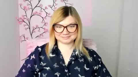 Molly online show from 04-01-26, 01:41