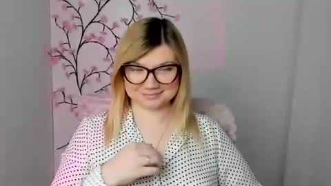 Molly online show from 04-10-26, 11:37