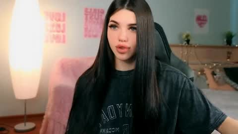 Snapshot of molly_rettyy chatting on 05-18-26, 03:46 Molly online show from 05-18-26, 03:46