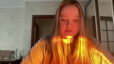 Snapshot of mollyas chatting on 07-14-26, 03:40 Alice online show from 07-14-26, 03:40
