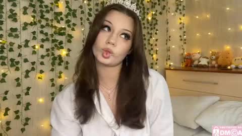 Molly online show from 05-16-26, 11:42
