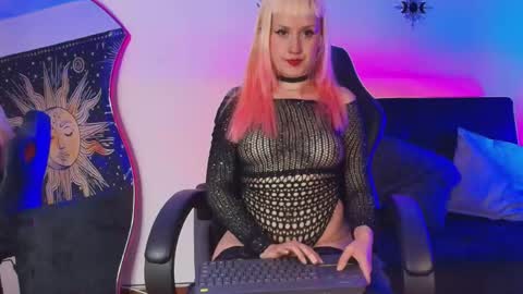 mollycb online show from 06-03-26, 04:04