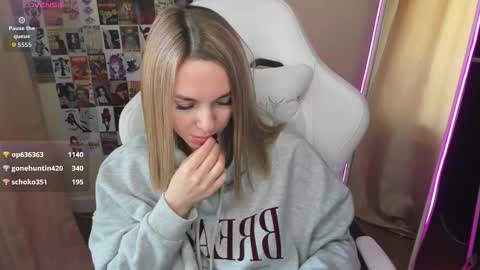 Molly online show from 10-19-25, 08:15